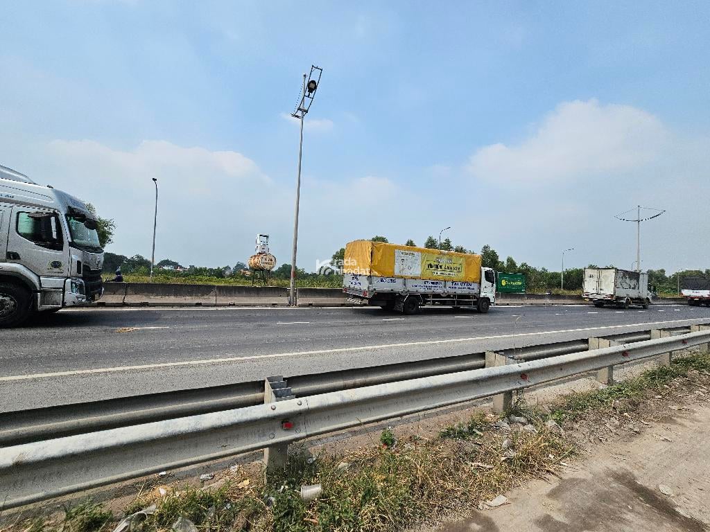 ĐẤT GÓC 2 MẶT TIỀN VÕ TRẦN CHÍ 2.834M2 15 TỶ ĐƯỜNG LÊN CAO TỐC THU 45TR/THÁNG