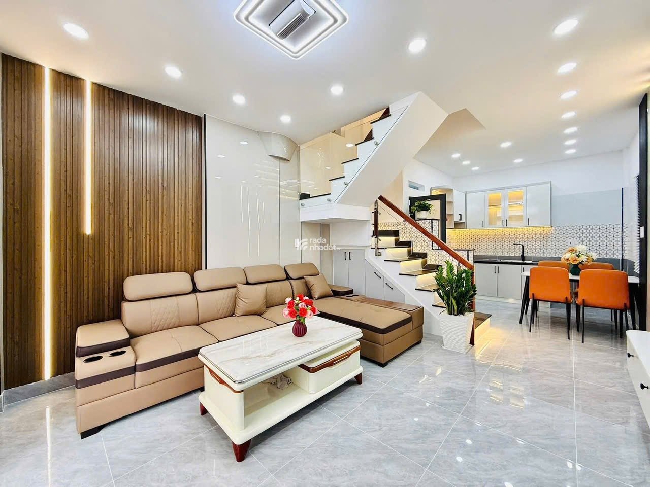 Nhà đẹp Quận 10, hẻm xe hơi 5m, DT 56m2, 3PN, gần Big C Trường Sơn, giá 5.8 tỷ. SHR