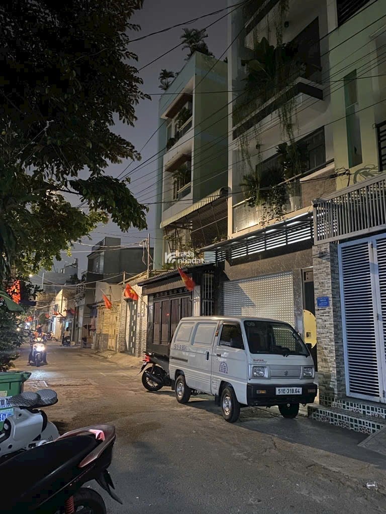 NGAY COOP MART PHAN VĂN HỚN _ SÁT THAM LƯƠNG _ TIỆN VỀ TRUNG TÂM SG  - 5 TẦNG CÓ THANG MÁY