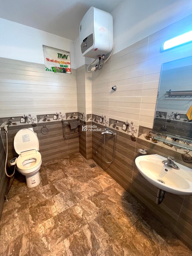 HOÀNG QUỐC VIỆT - 5 TẦNG - NHÀ MỚI - SỔ VUÔNG - 38M2 - 9 TỶ - NỘI THẤT SANG TRỌNG