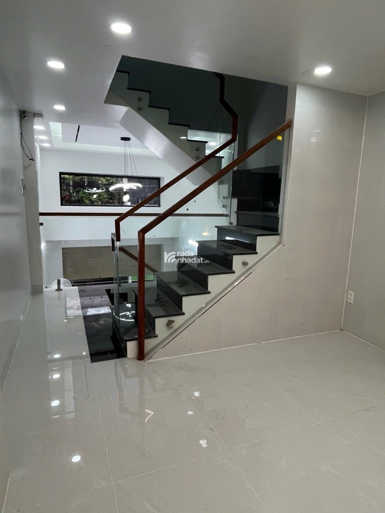 HẺM NHƯ MẶT TIỀN LẠC LONG QUÂN - 5 TẦNG - GIÁ CHỈ NHỈNH 10 TỶ