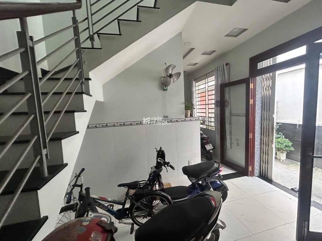 NGAY ĐẦM SEN, HẺM XE HƠI TÔ HIỆU, TÂN PHÚ, 34M2 HIẾM CÓ. GIẢM 450TR CHỈ CÒN 5.3T TL TỐT