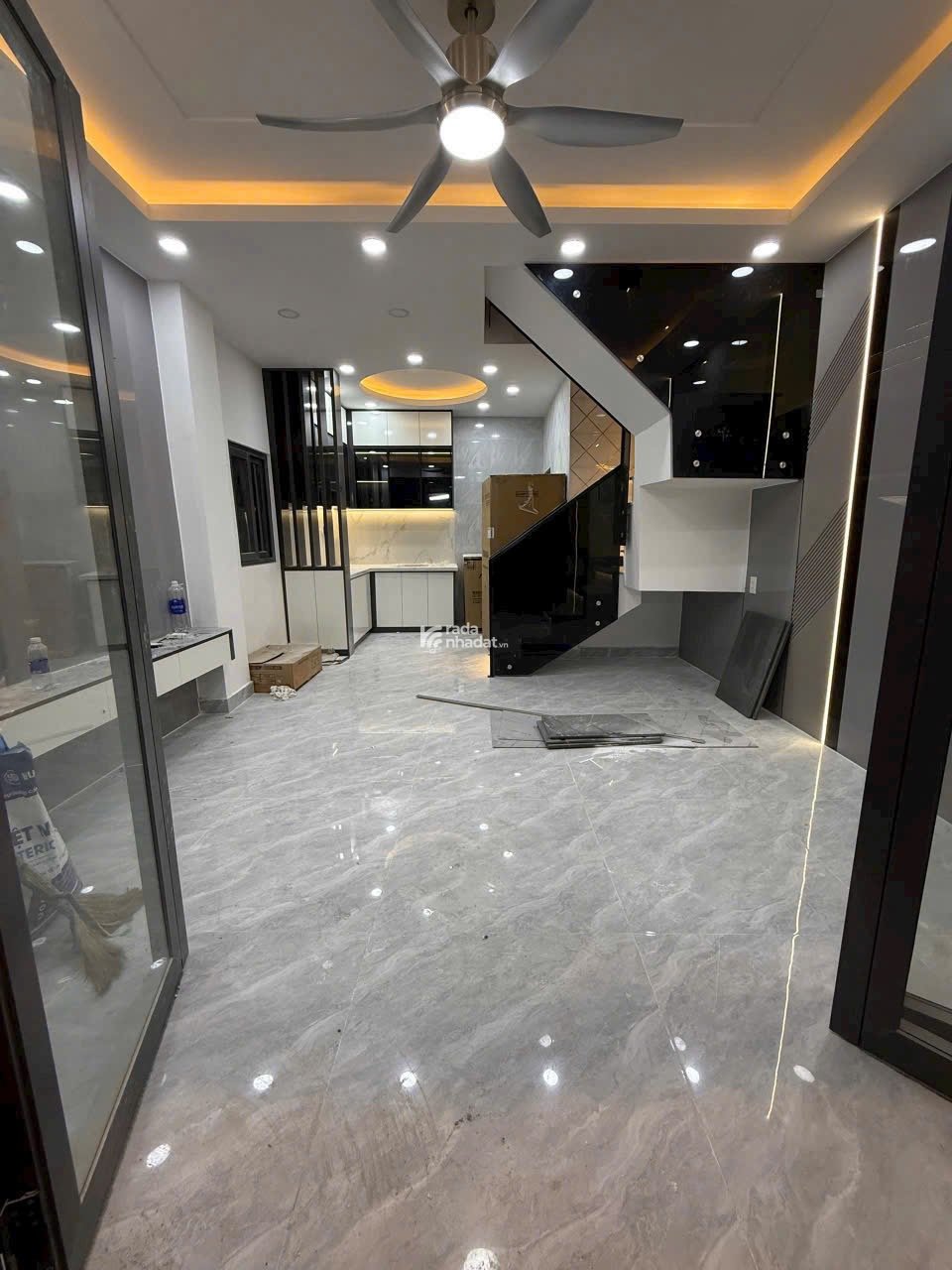 BÁN NHÀ P. HẠNH THÔNG (P.3 CŨ) GẦN SÂN BAY FULL NỘI THẤT CHỈ 4.69 TỶ