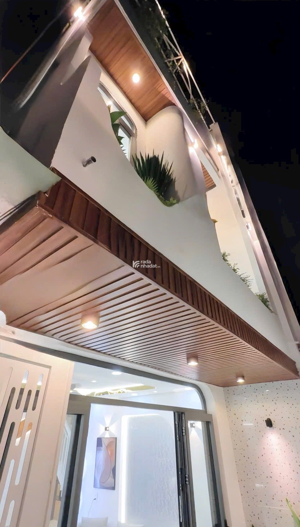 BÁN NHÀ NGAY HÀNG XANH, Bình Thạnh - 4 Tầng MỚI xây, Tặng full nội thất cao cấp - Giá 8.95 Tỷ TL