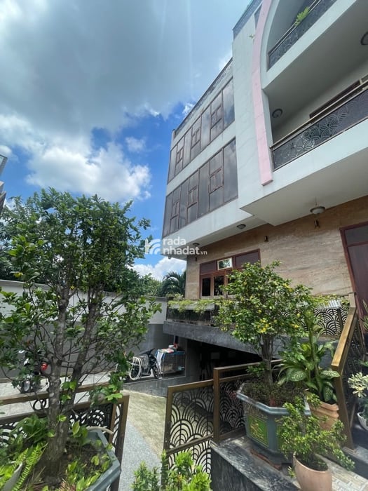 NHÀ ĐẸP LỘNG LẪY MẶT TIỀN KINH DOANH, 5 TẦNG, GẦN PHẠM VĂN ĐỒNG 18X25 CHỈ 39 TỶ.