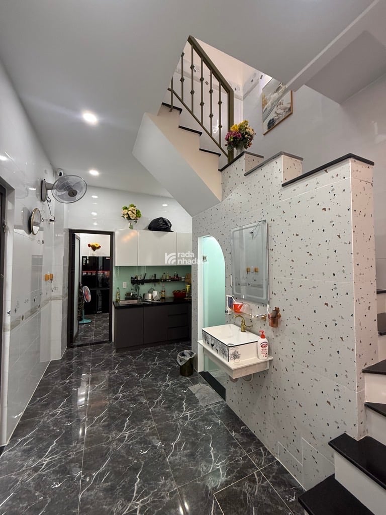 SIÊU PHẨM NHÀ ĐẸP HXH GẦN SÂN BAY, 45M2, 2 TẦNG  3PN(1PN DƯỚI ĐẤT), LÔ GÓC KHÔNG LG VÀ QH, NỞ HẬU H