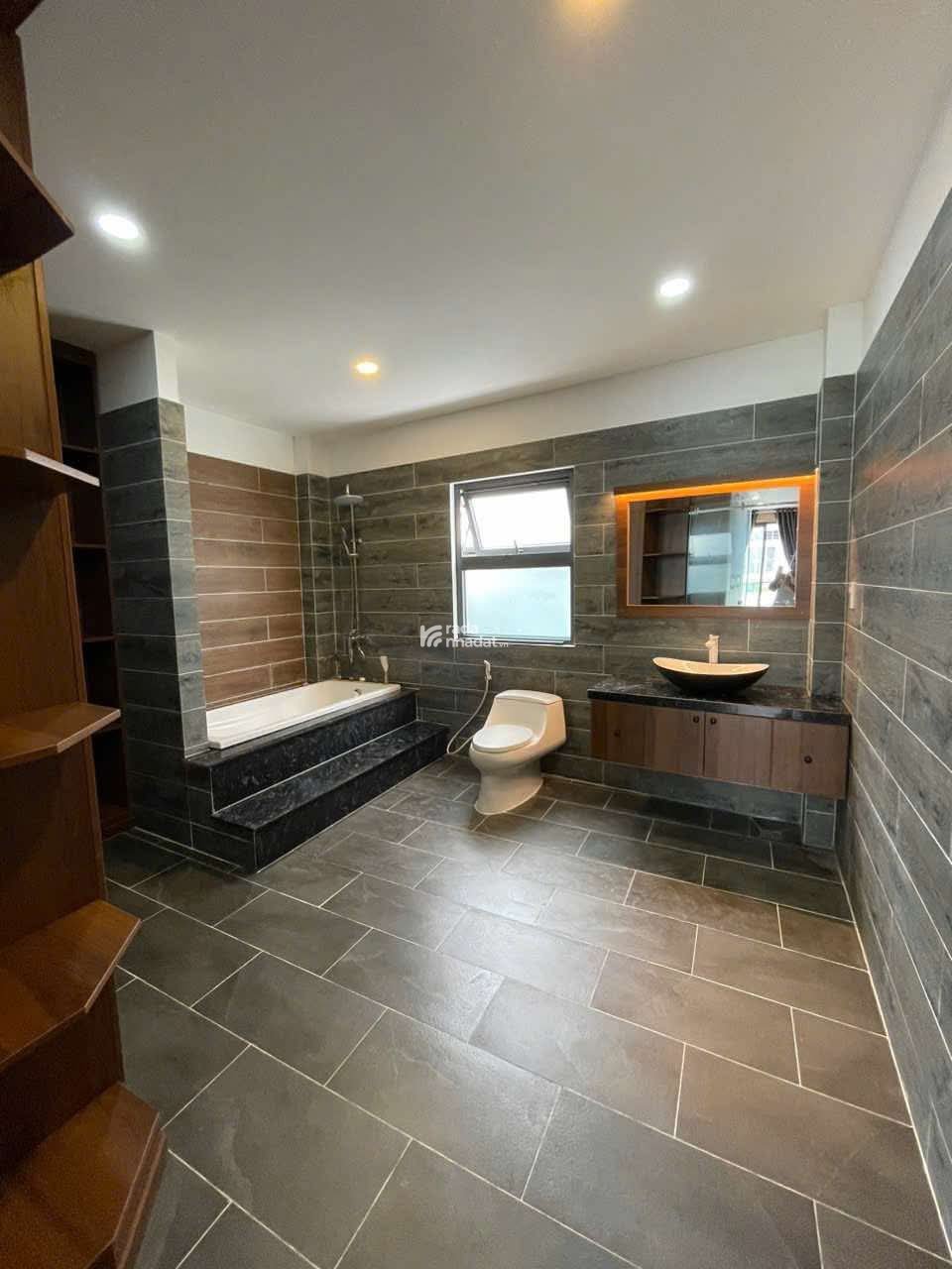 SIÊU PHẨM MTKD 4 TẦNG MỚI Ở NGAY TÂN PHÚ - NGAY TRẦN THỦ ĐỘ GIÁP KHU HỌ LÊ VÀ NGUYỄN SƠN