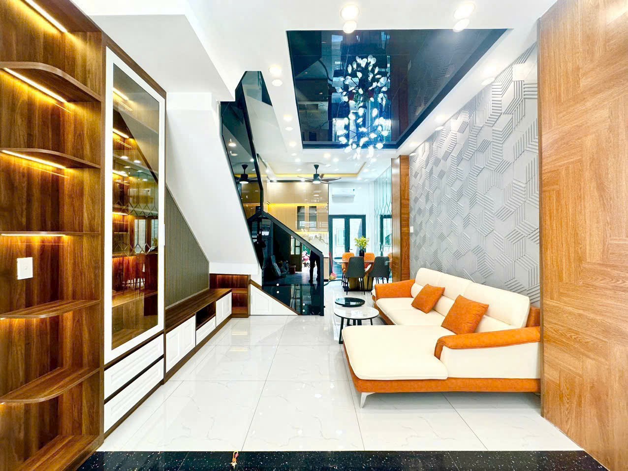 Bán gấp 5tỷ 180 nhà 63m2 đường số 51, P14, Gò Vấp. Xây 4 tầng, hẻm 5m, sổ sẵn