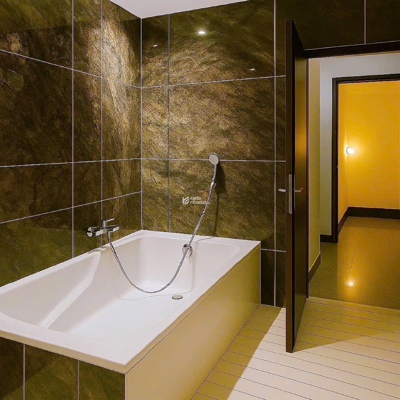 NHÀ ĐẸP 3 TẦNG , HUỲNH VĂN BÁNH , QUẬN PHÚ NHUẬN , 5.2 x 18m , DÒNG TIỀN 480 TR , 17.8 TỶ
