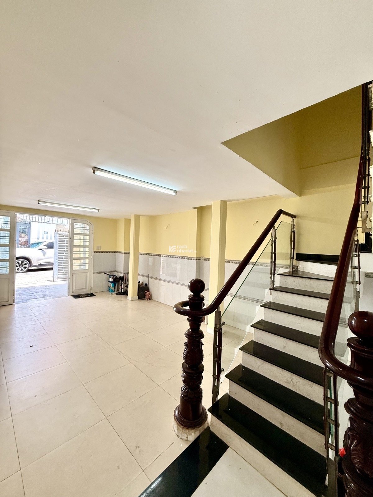 NHÀ NGAY SÂN BAY - THUẬN TIỆN DUY CHUYỂN - TIỆN ÍCH XUNG QUANH ĐẦY ĐỦ - SỔ RIÊNG HOÀN CÔNG