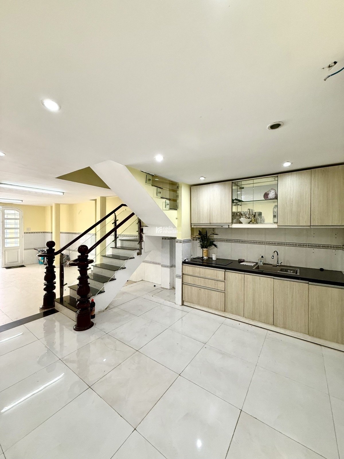 NHÀ NGAY SÂN BAY - THUẬN TIỆN DUY CHUYỂN - TIỆN ÍCH XUNG QUANH ĐẦY ĐỦ - SỔ RIÊNG HOÀN CÔNG