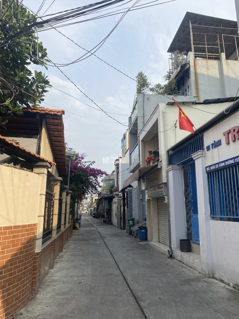 GẦN AEON TÊN LỬA -   - 50M2 - HẺM XE HƠI - NGANG 4 DÀI 12.5 - 2 TẦNG