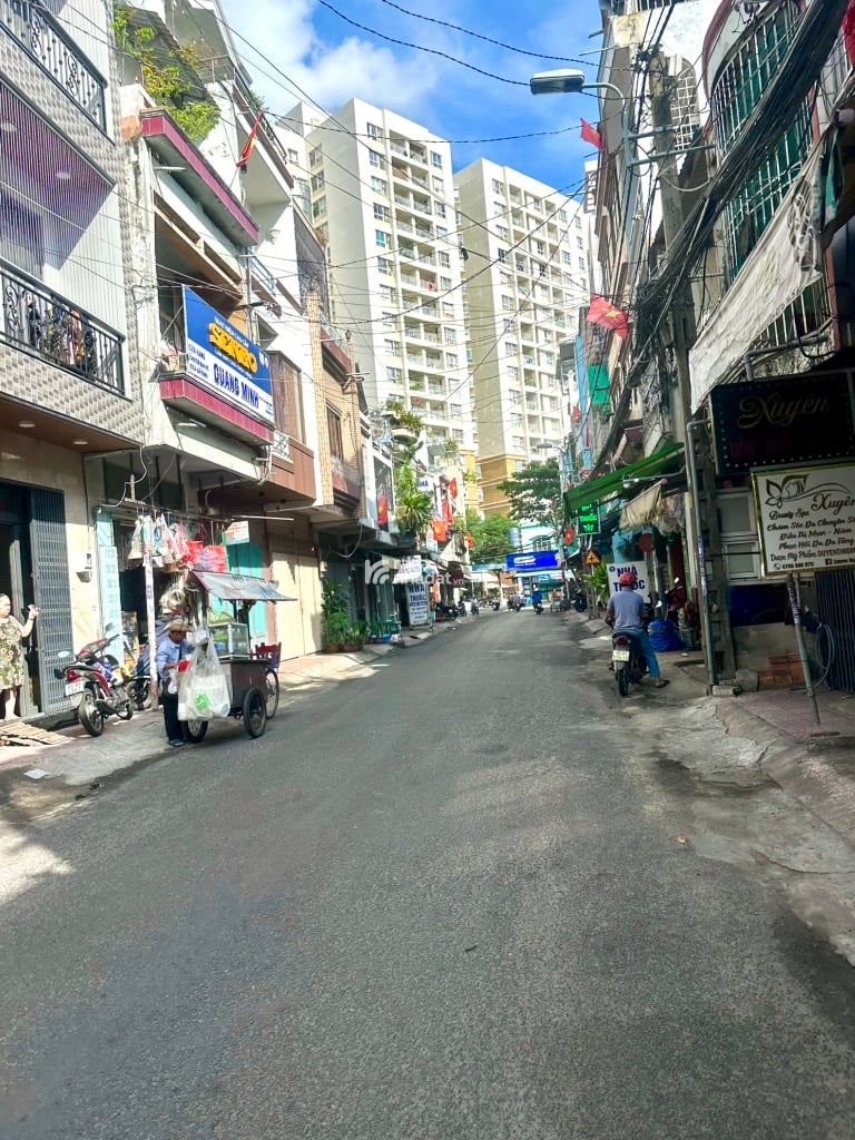 HẺM XE HƠI 6M - THÔNG TỨ TUNG -SÁT ĐẦM SEN - NHÀ 2 TẦNG 3PN - NGAY VÒNG XOAY LẠC LONG QUÂN