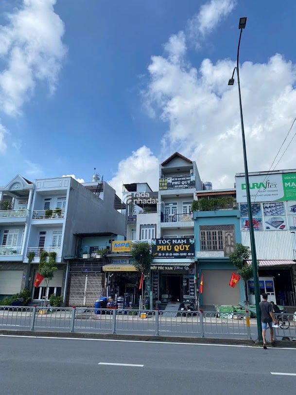 Mặt tiền 223 Dương Quảng Hàm 4x22m, 3 lầu, giá nay chỉ 17 tỷ