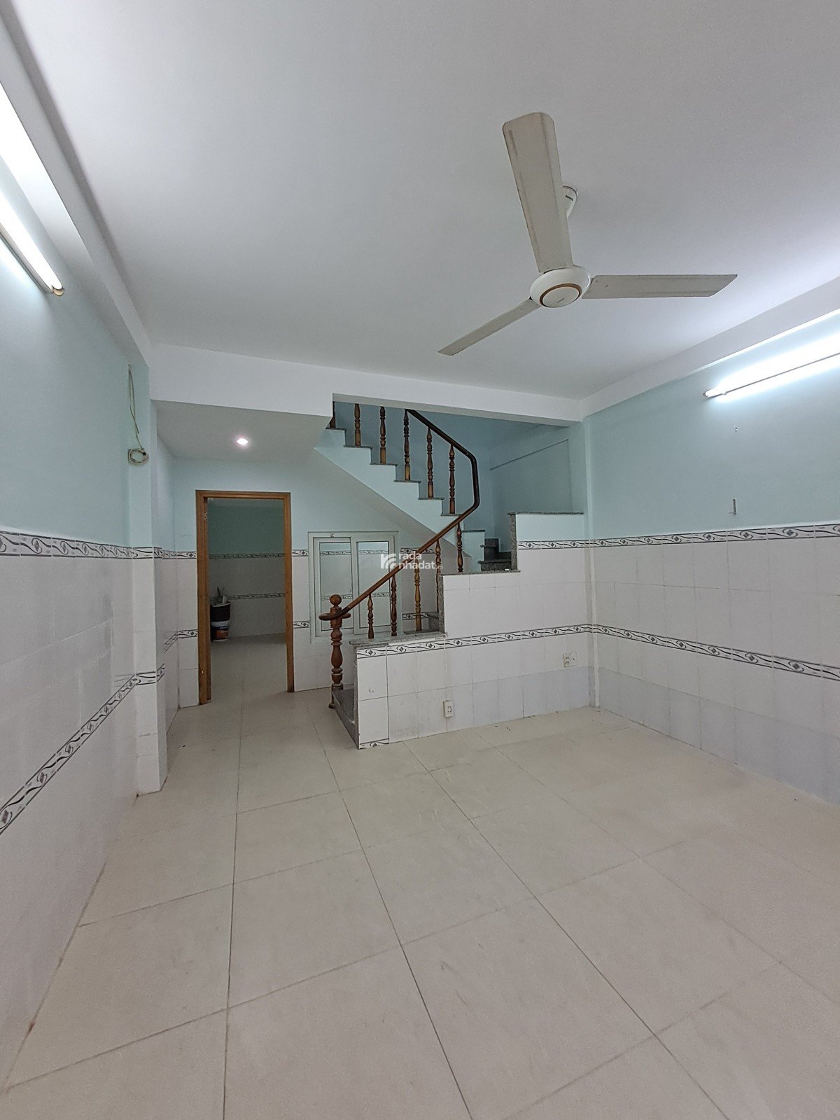 Bán nhà hẻm 2 xe hơi tránh, diện tích 60/56m2 (4x15), 2 lầu, Quận 10, đường CMT8, giá chỉ 9.6 tỷ.