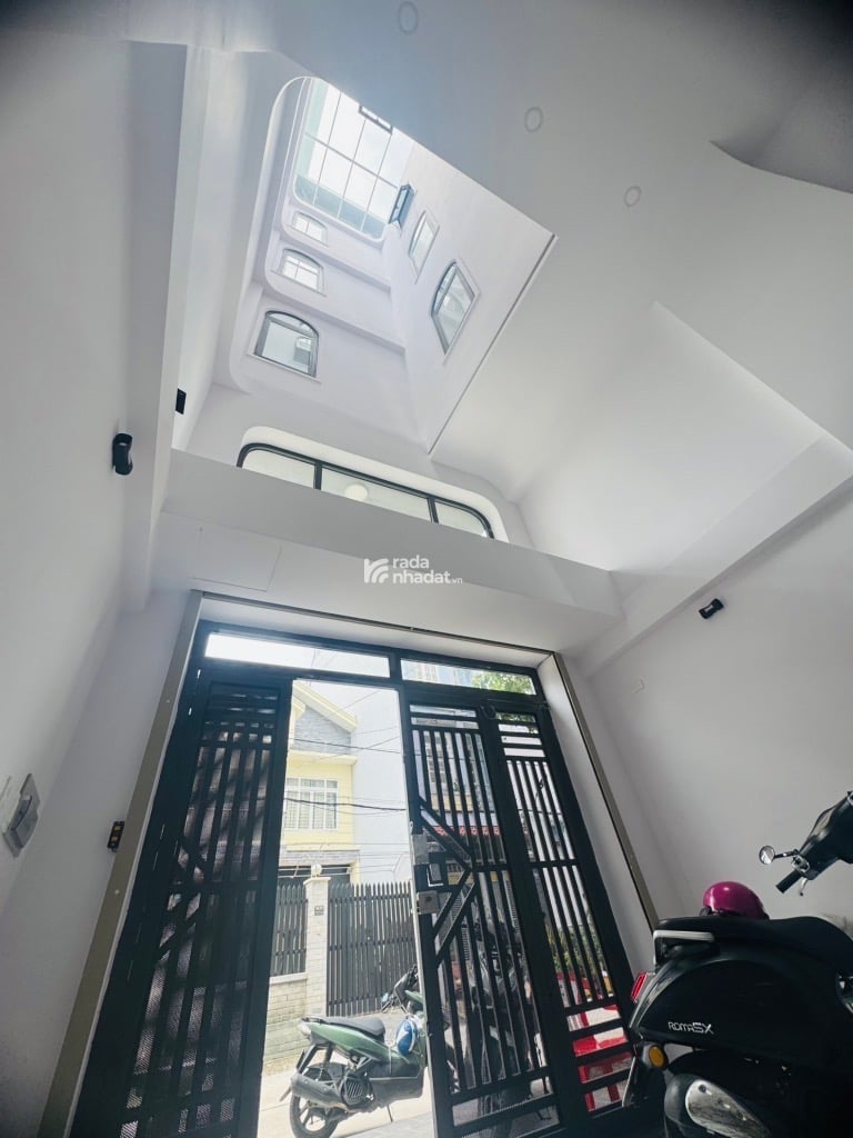 NHÀ 6 TẦNG TÂN PHÚ - CÓ THANG MÁY LÊN TỚI SÂN THƯỢNG- NGUYỄN SƠN NGAY LUỸ BÁN BÍCH - ĐƯỜNG 10M,  