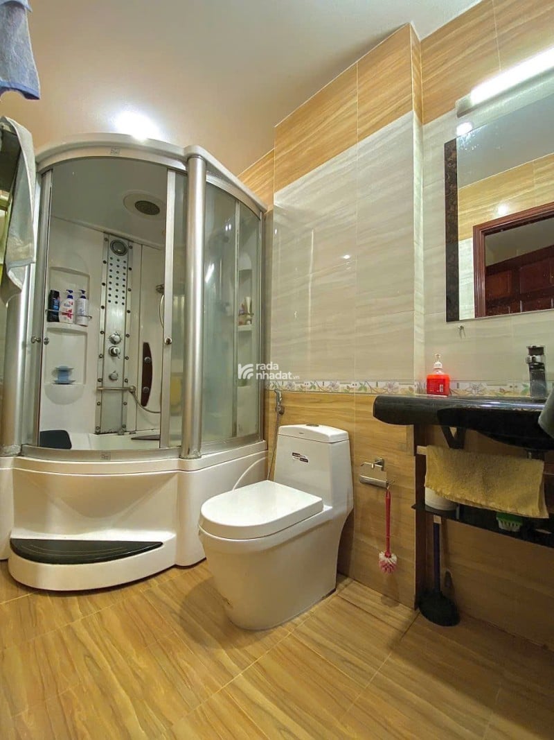 Bán nhà mặt tiền Tô Hiệu-ngang 4m-nhà mớinội thất xịn-kinh doanh sầm uất