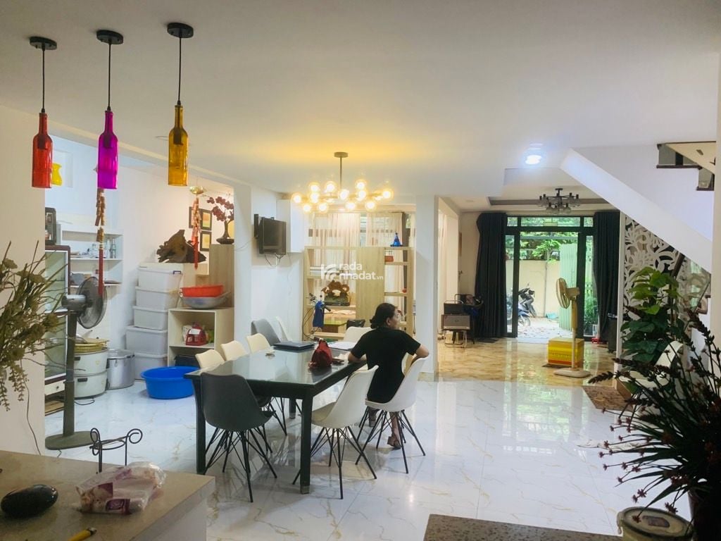 (QUẬN 7)NHÀ ĐẸP 3 TẦNG,HXH SÁT MẶT TIỀN NGUYỄN THỊ THẬP, P.TÂN PHÚ, 138M2, NGANG 8M, 15,9T