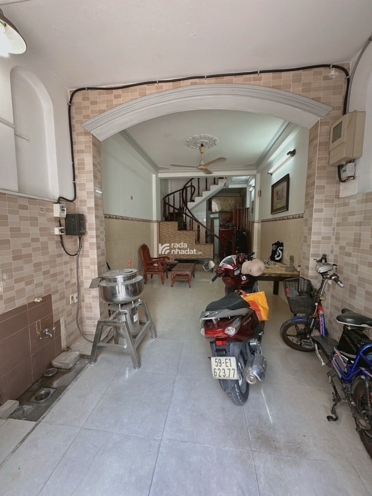  BÁN NHÀ 3 TẦNG - KHU VIP DÂN TRÍ - GẦN CMT8 - GIÁP Q10 - Q3- NGAY CÔNG VIÊN LÊ THỊ RIÊNG