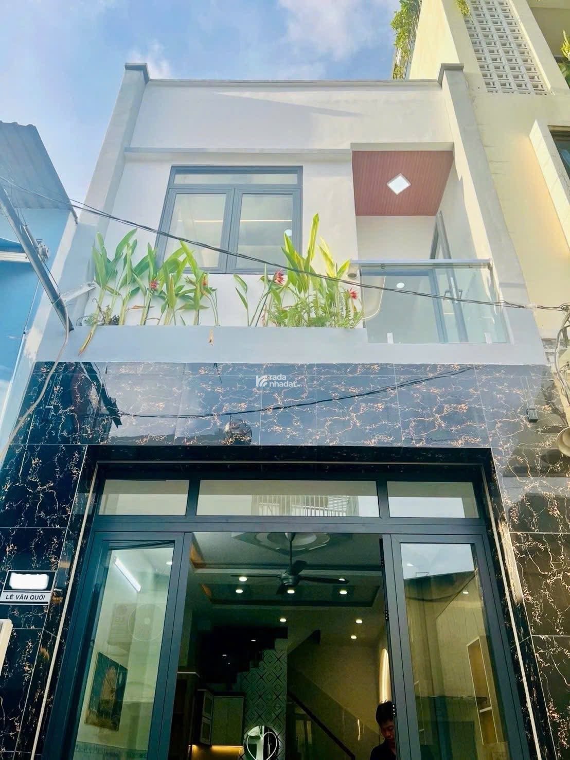SOS! Bán nhà 2 lầu, hẻm xe hơi 6m tại đường Lê Văn Quới, Bình Hưng Hòa A, Bình Tân, sổ riêng
