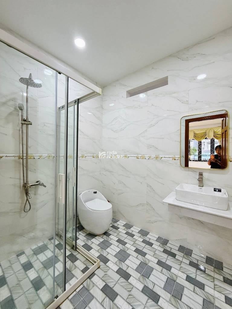 Bán nhà hxh đổ cửa, 4 tầng, 4x15m, gần Emart - Phan Huy Ích - Gò Vấp, nhỉnh 5 tỷ 