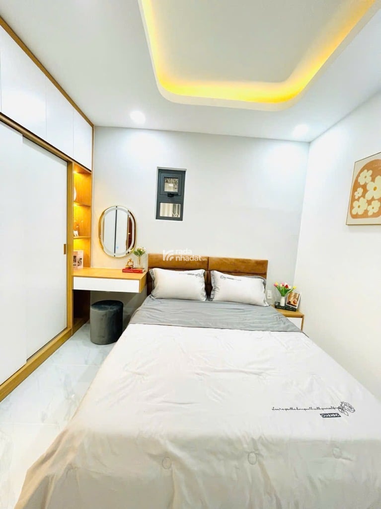 Bán nhà hxh đổ cửa, 4 tầng, 4x15m, gần Emart - Phan Huy Ích - Gò Vấp, nhỉnh 5 tỷ 