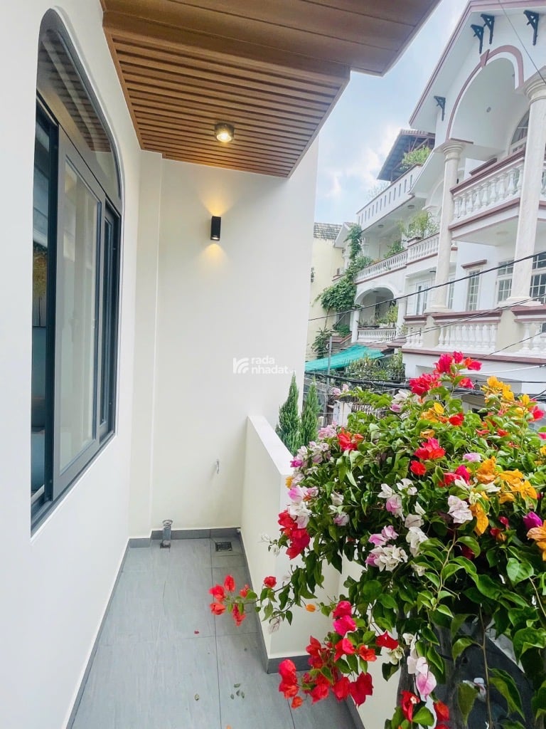 Bán nhà hxh đổ cửa, 4 tầng, 4x15m, gần Emart - Phan Huy Ích - Gò Vấp, nhỉnh 5 tỷ 