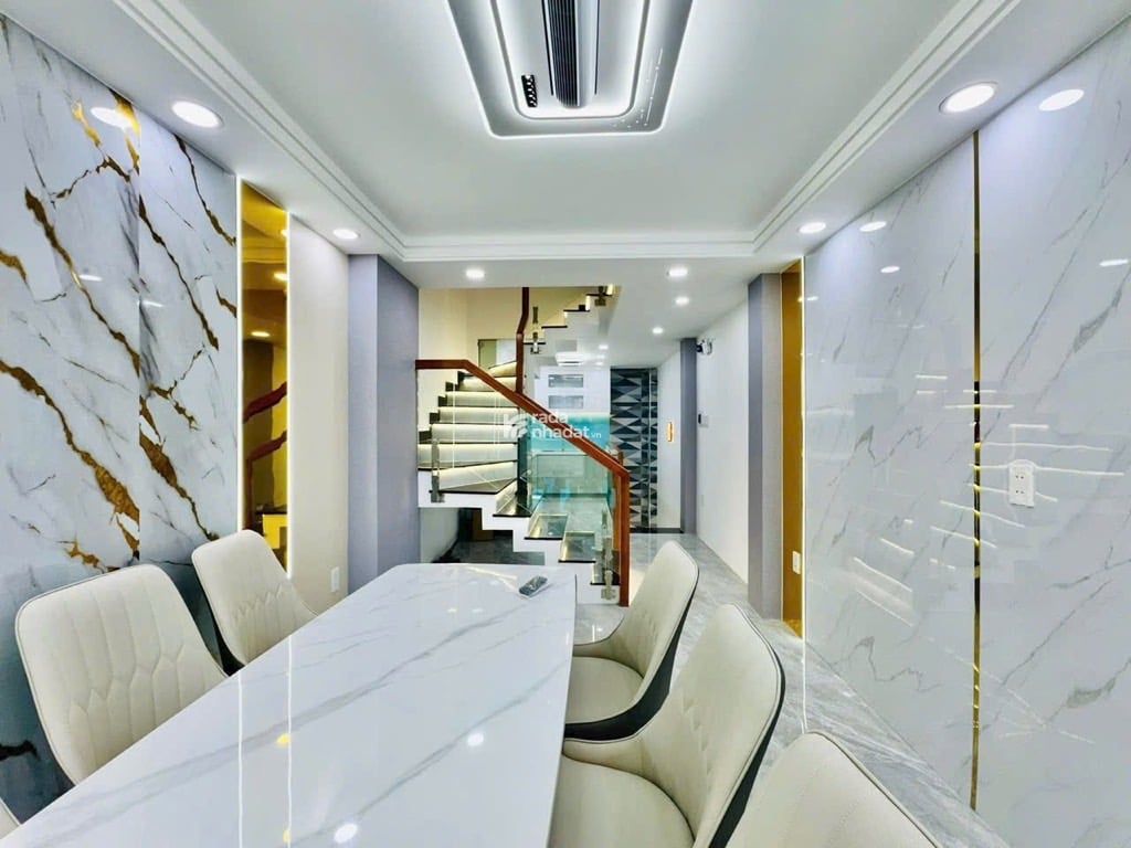 Bán nhà hxh đổ cửa, 4 tầng, 4x15m, gần Emart - Phan Huy Ích - Gò Vấp, nhỉnh 5 tỷ 