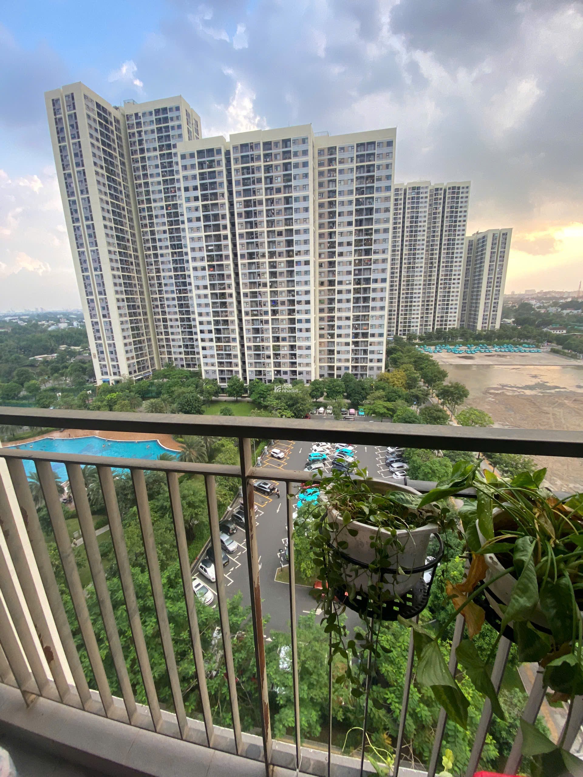 VINHOMES GRAND PARK- RAINBOW CẦN BÁN GẤP CĂN HỘ 1PN VIEW HỒ BƠI GIÁ RẺ