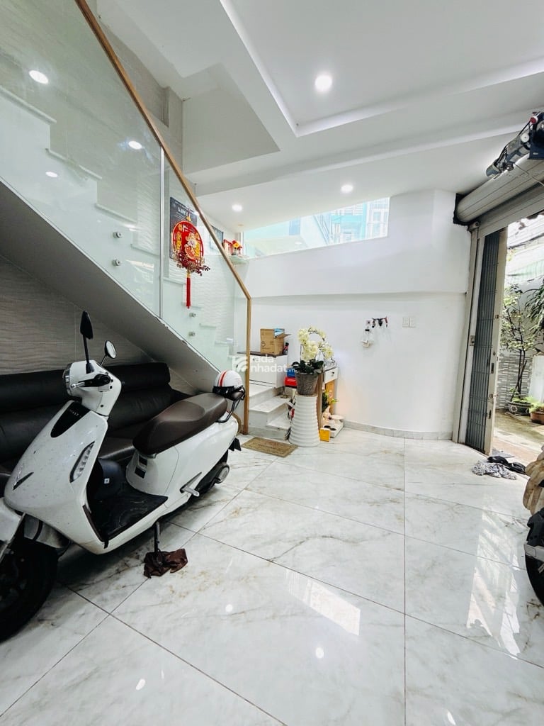 NHÀ 3 TẦNG - 37M2 HẺM 3M - GẦN MẶT TIỀN - HƠN 6 TỶ