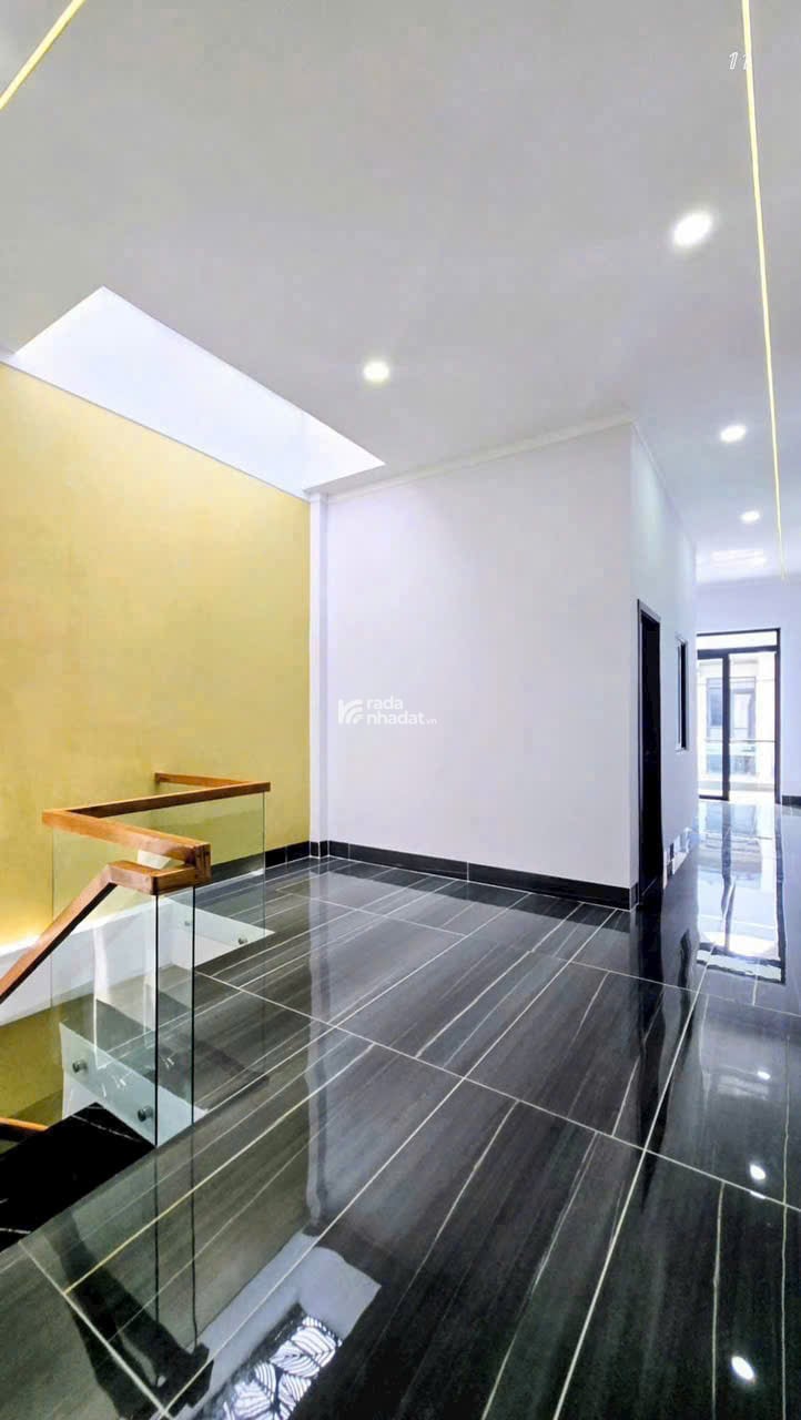  NHÀ ĐẸP 1 TRỆT 1 LẦU  Ở NGAY CHỦ NGỘP SHR 