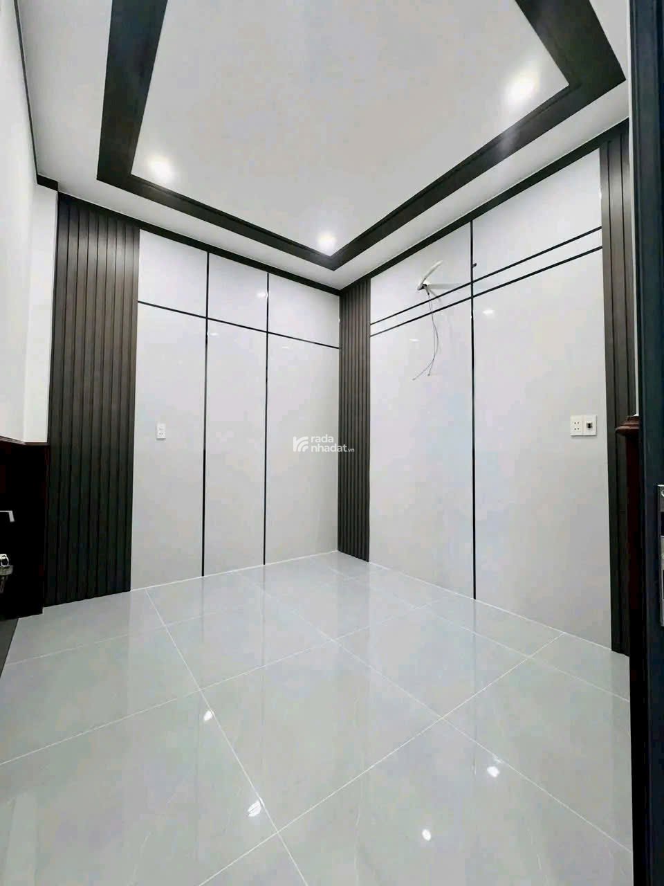  NHÀ ĐẸP 1 TRỆT 1 LẦU  Ở NGAY CHỦ NGỘP SHR 