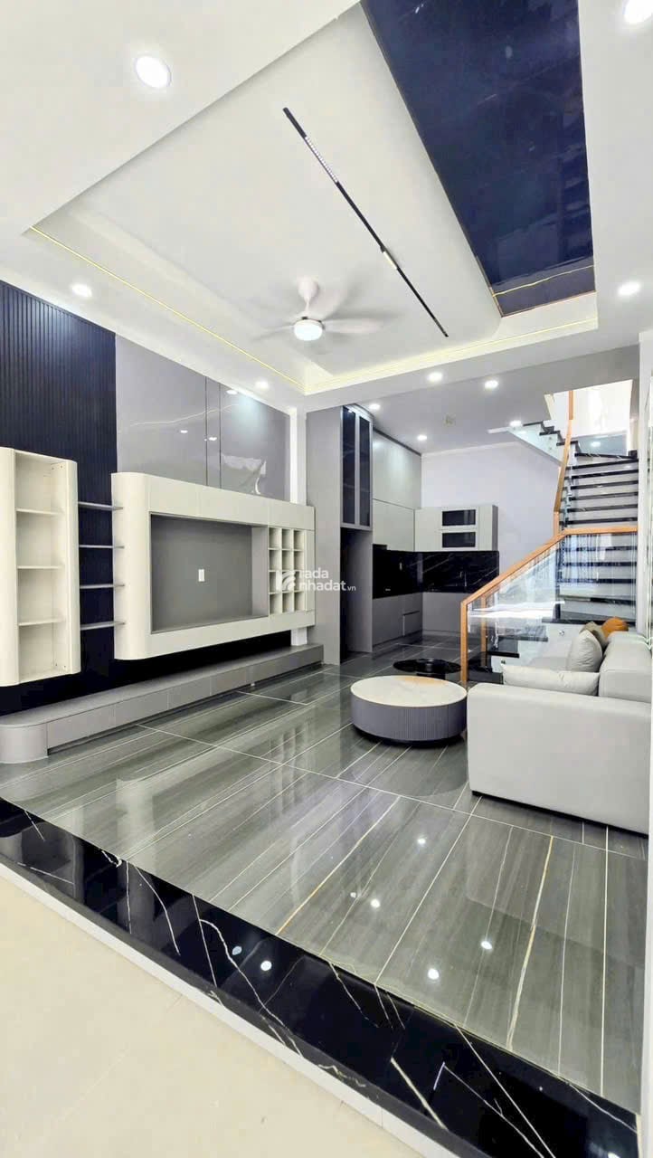  NHÀ ĐẸP 1 TRỆT 1 LẦU  Ở NGAY CHỦ NGỘP SHR 