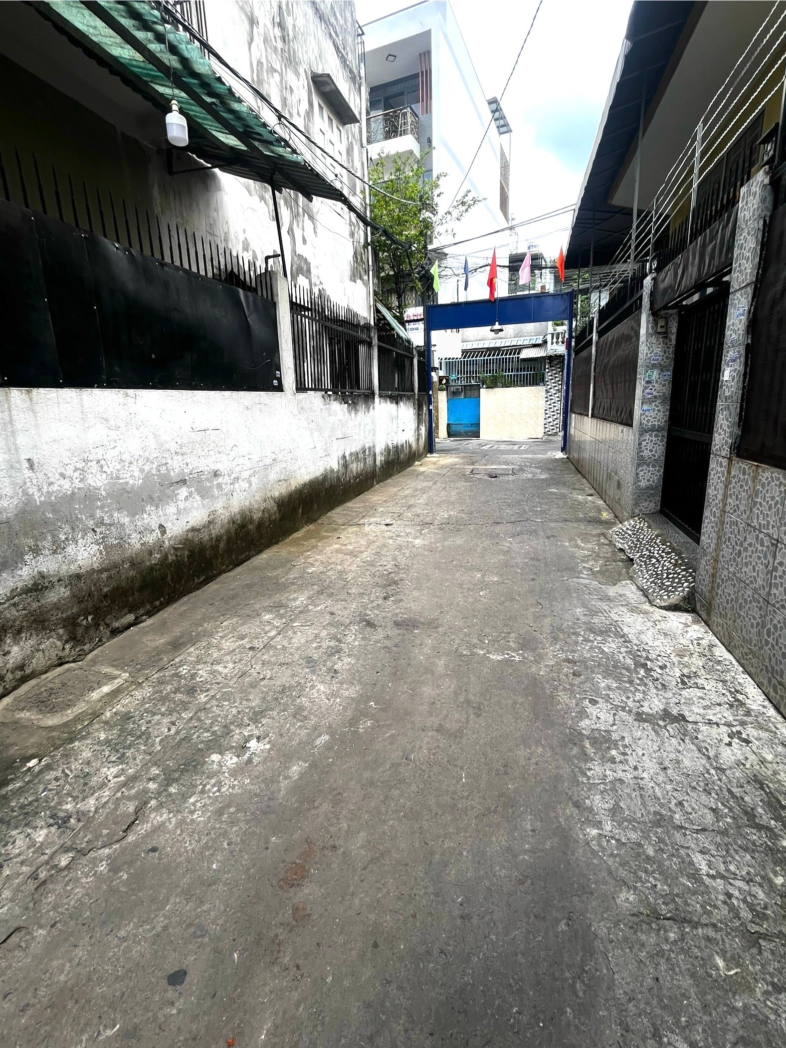 Bán nhà gấp đường Dương Thiệu Tước, DT 4mx13m, 1 lửng, (cách ST Aeon Tân Phú 300m), giá 5.35 tỷ TL