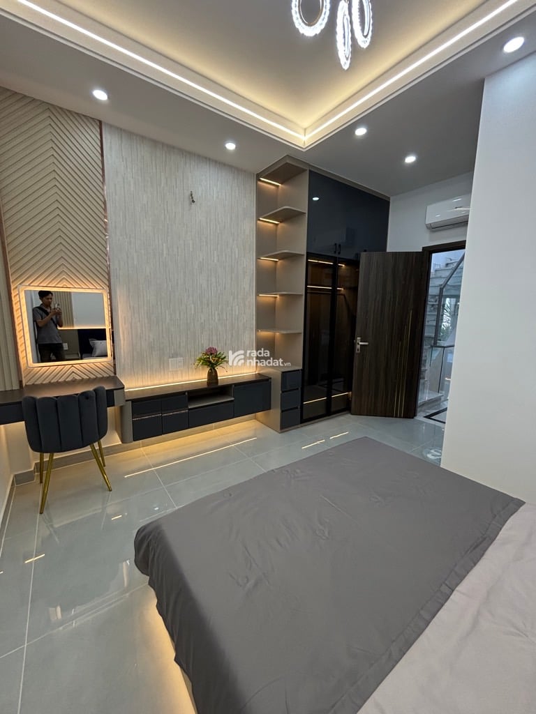 XE HƠI NGỦ TRONG NHÀ - GẦN SÂN BAY - 5TẦNG - THANG MÁY - THIẾT KẾ HIỆN ĐẠI, 11TỶ8 TL             