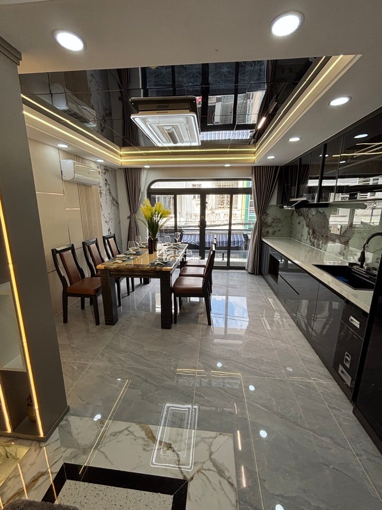 XE HƠI NGỦ TRONG NHÀ - GẦN SÂN BAY - 5TẦNG - THANG MÁY - THIẾT KẾ HIỆN ĐẠI, 11TỶ8 TL             