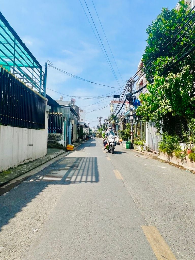 BÁN ĐẤT TẶNG NHÀ KẾ GÒ XOÀI 120M2 4.5 TỶ ĐẤT MẶT TIỀN KINH DOANH GIÁP TÂN PHÚ