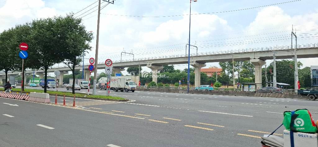 MẶT TIỀN SONG HÀNH- XA LỘ HÀ NỘI - GA METRO SỐ 1- THỦ ĐỨC- DT: 10*28M- 45 TỶ