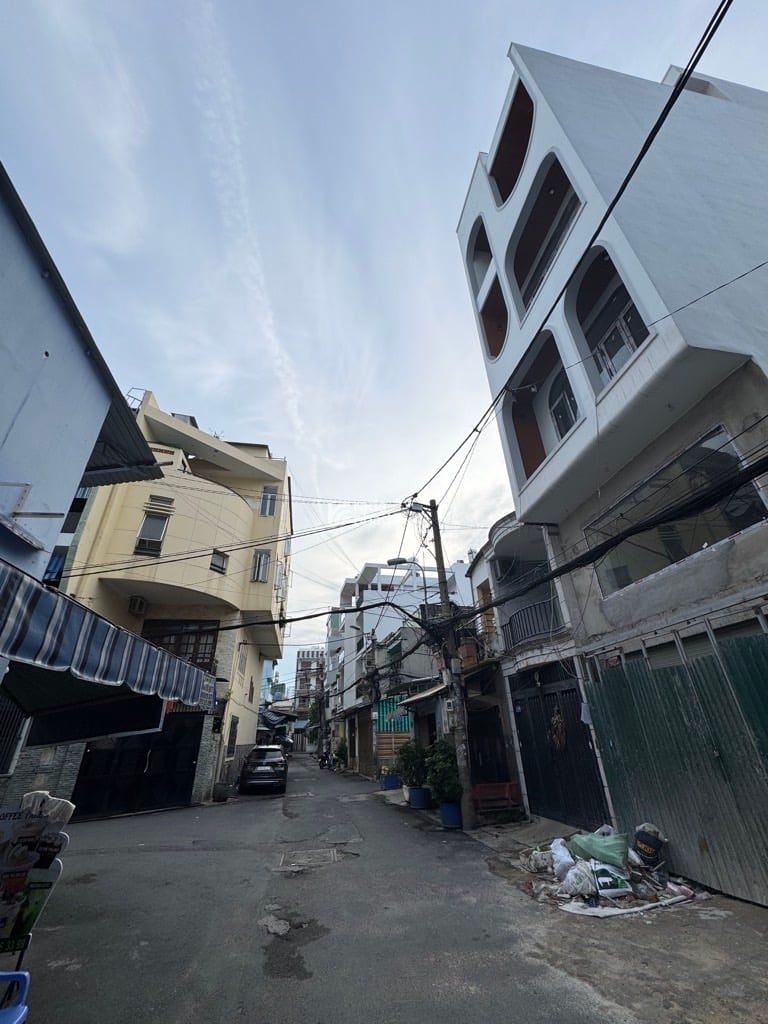 SÁT TÂN BÌNH, HẺM XE HƠI HUỲNH THIỆN LỘC, TÂN PHÚ, 40M2 HIẾM CÓ. GIẢM 550TR CHỈ 6.69T