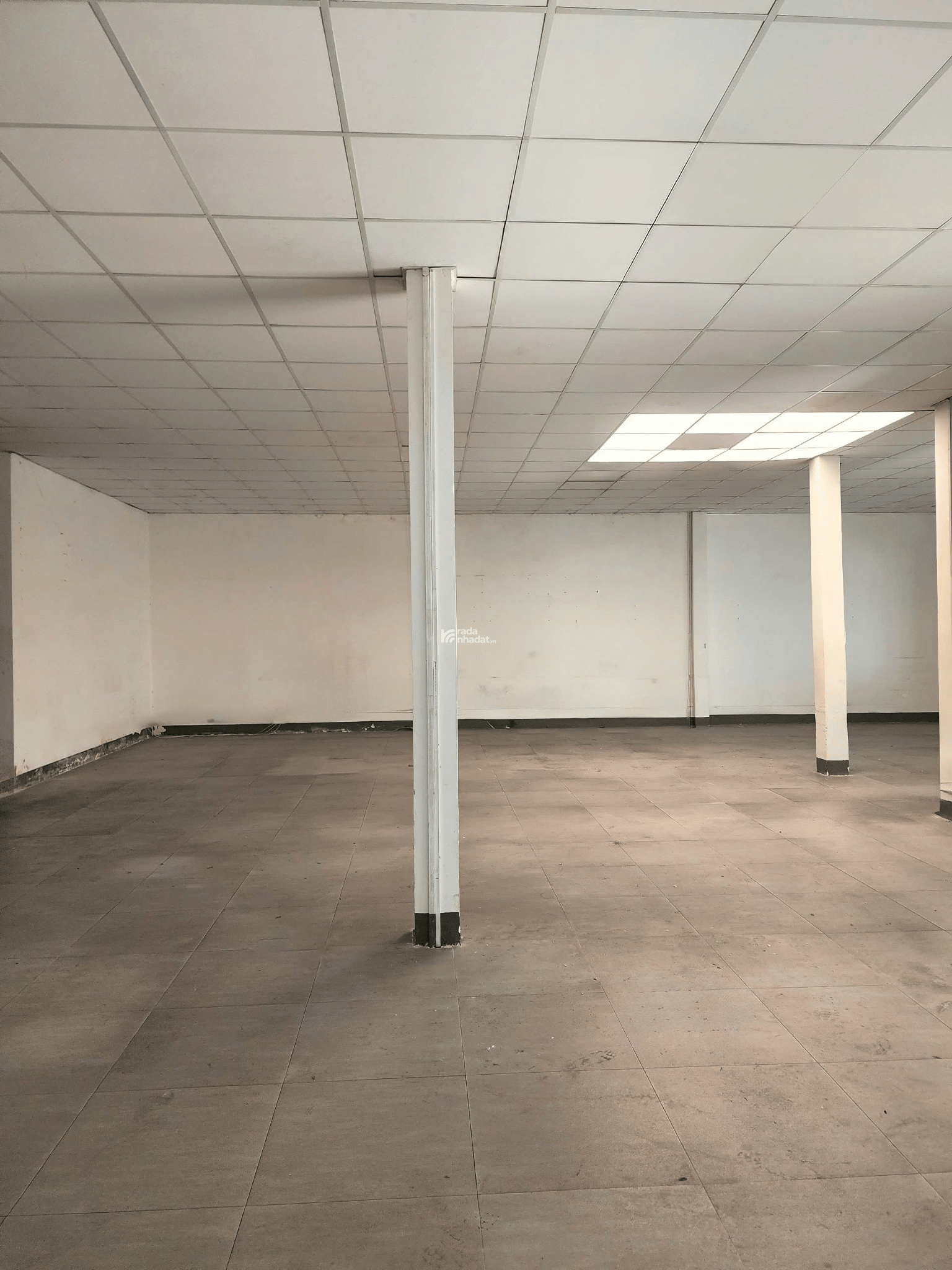 SÀN VĂN PHÒNG 300M2 LẦU 1 TÔN ĐẢN Q.4, GIÁ 55 TRIỆU/THÁNG