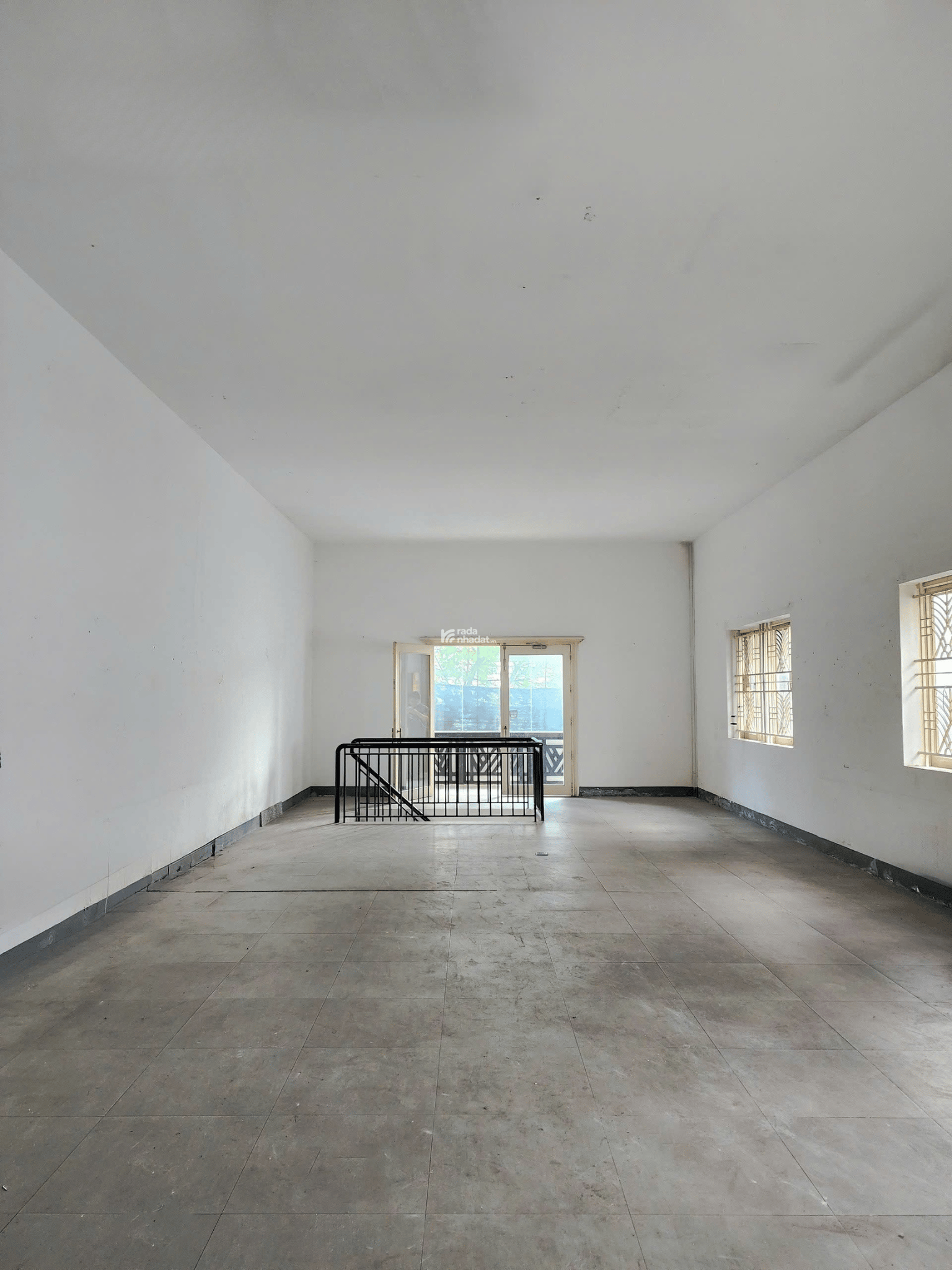 SÀN VĂN PHÒNG 300M2 LẦU 1 TÔN ĐẢN Q.4, GIÁ 55 TRIỆU/THÁNG