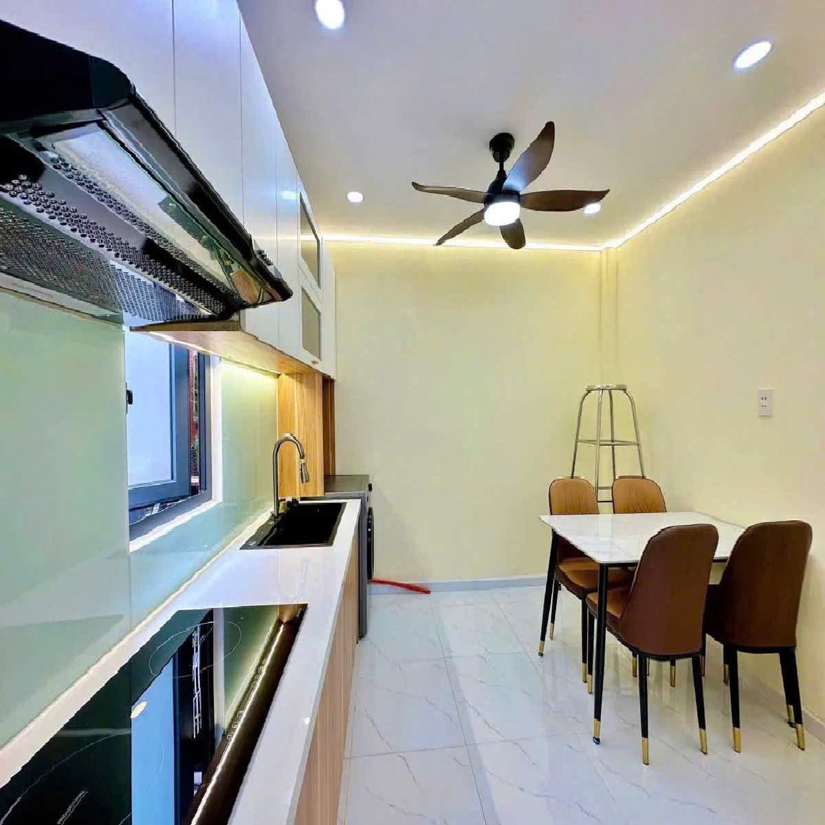 Bán nhà Quận 3 - Trần Văn Đang - Sổ vuông 3.3 x 8.5 m - Giá 4.88 tỷ
