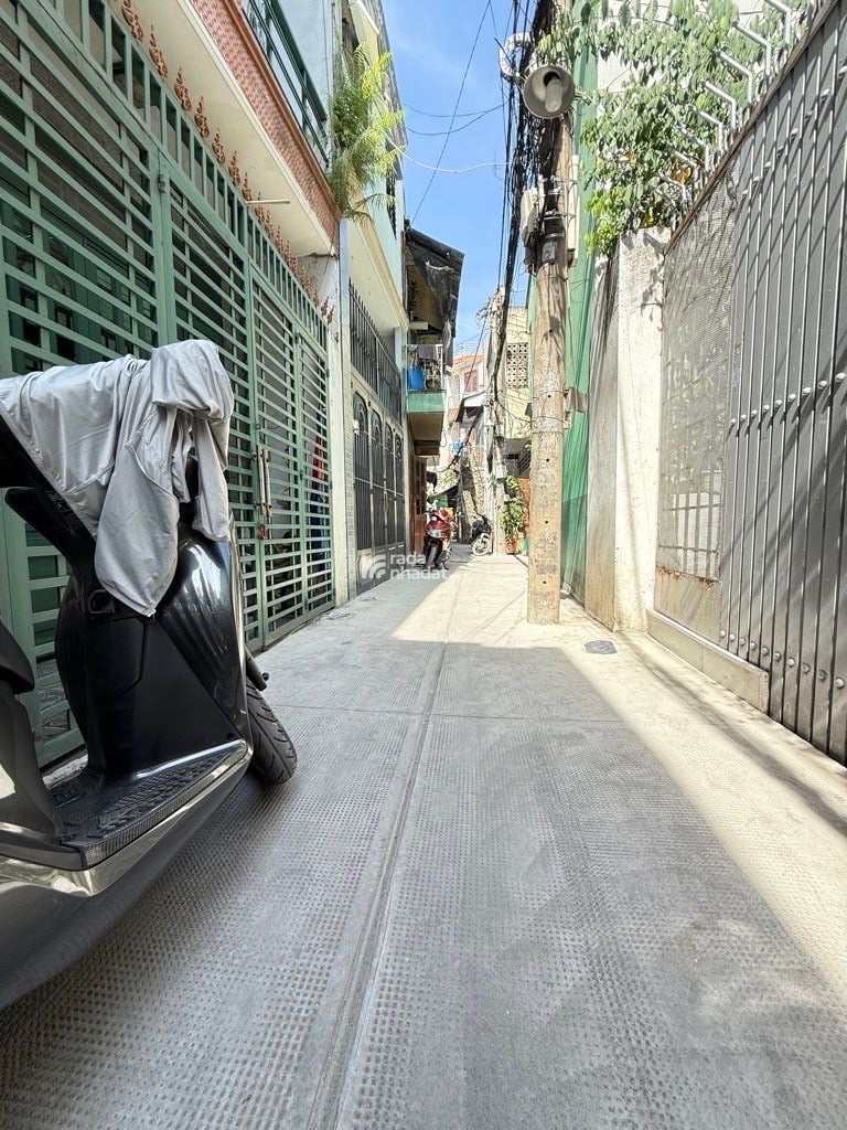 Phân khúc 8 TỷBán nhà 1/ Trường Chinh - 92m2 - Ngang 4m - 3 Tầng , 4pn - Hẻm 3m