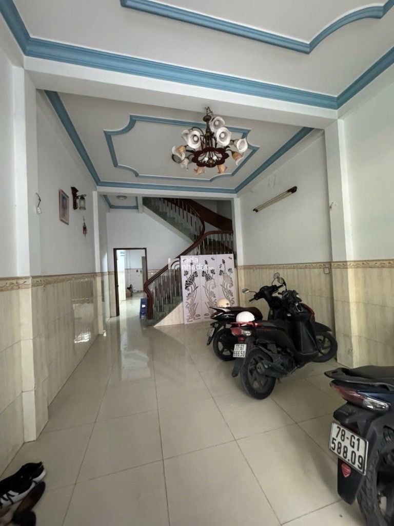 Phân khúc 8 TỷBán nhà 1/ Trường Chinh - 92m2 - Ngang 4m - 3 Tầng , 4pn - Hẻm 3m