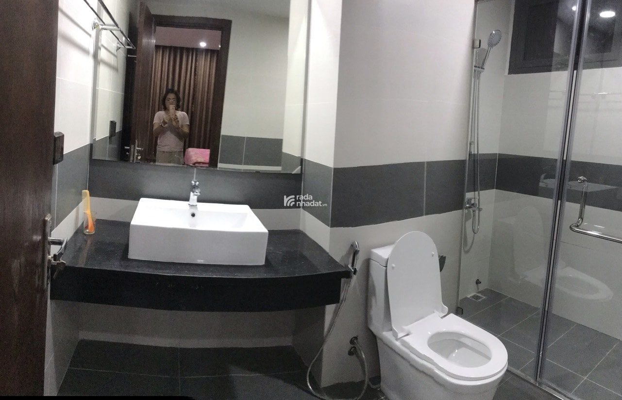 Bán gấp căn hộ chung cư 187 Nguyễn Lương Bằng 2pn 1wc DT : 65.5m2 giá 4,95 tỷ LH:0917 495 ***