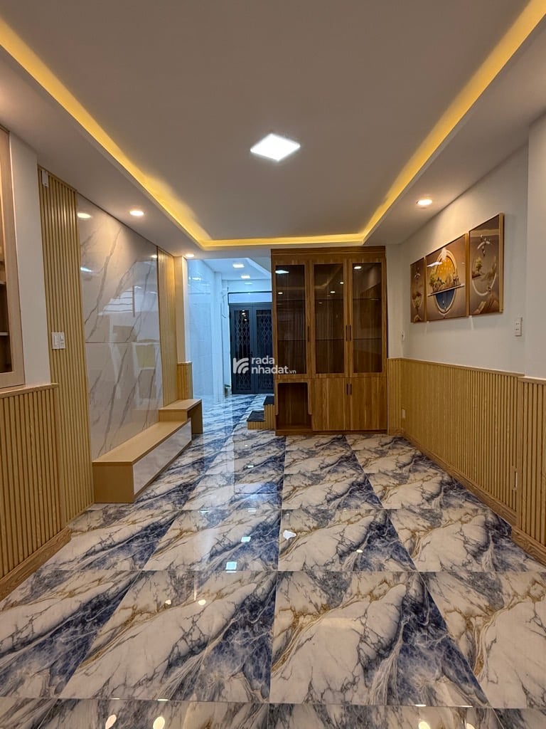 NHÀ ĐẸP 3 TẦNG BTCT CÁCH QUẬN 1 CHỈ 500M, 45M2, 4PN, NGANG 5M, SHR