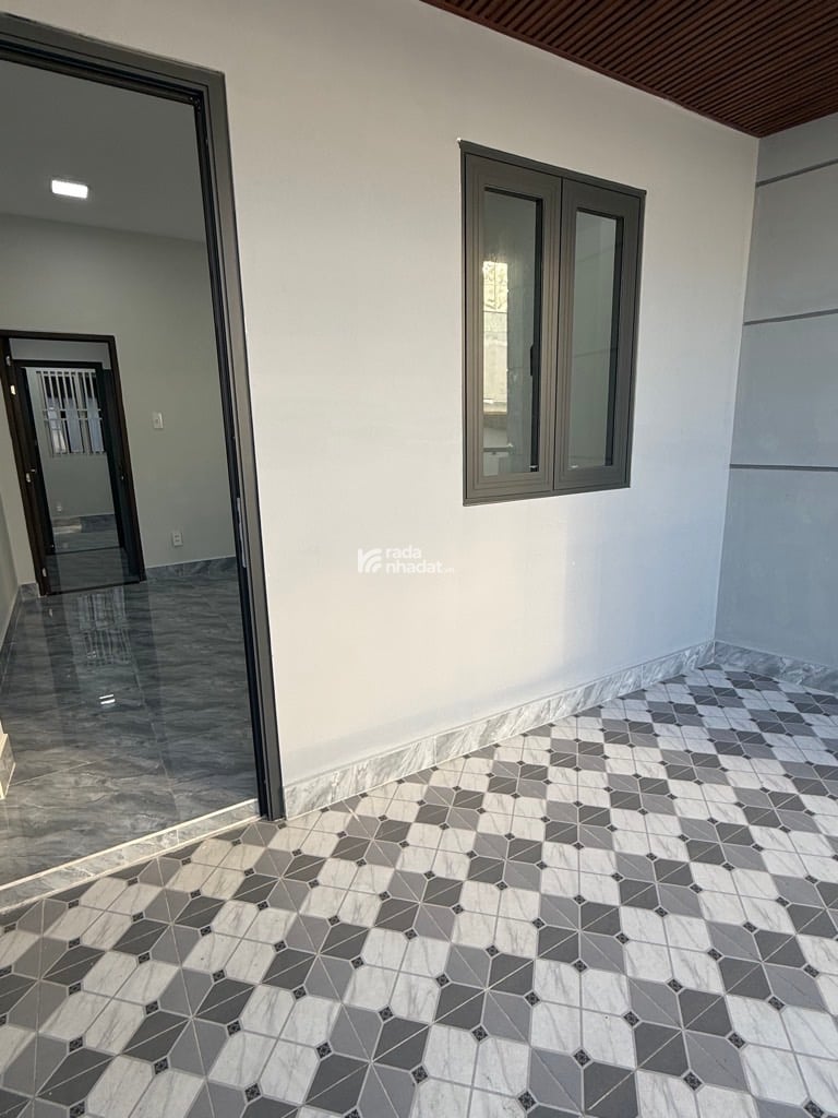 NHÀ ĐẸP 3 TẦNG BTCT CÁCH QUẬN 1 CHỈ 500M, 45M2, 4PN, NGANG 5M, SHR
