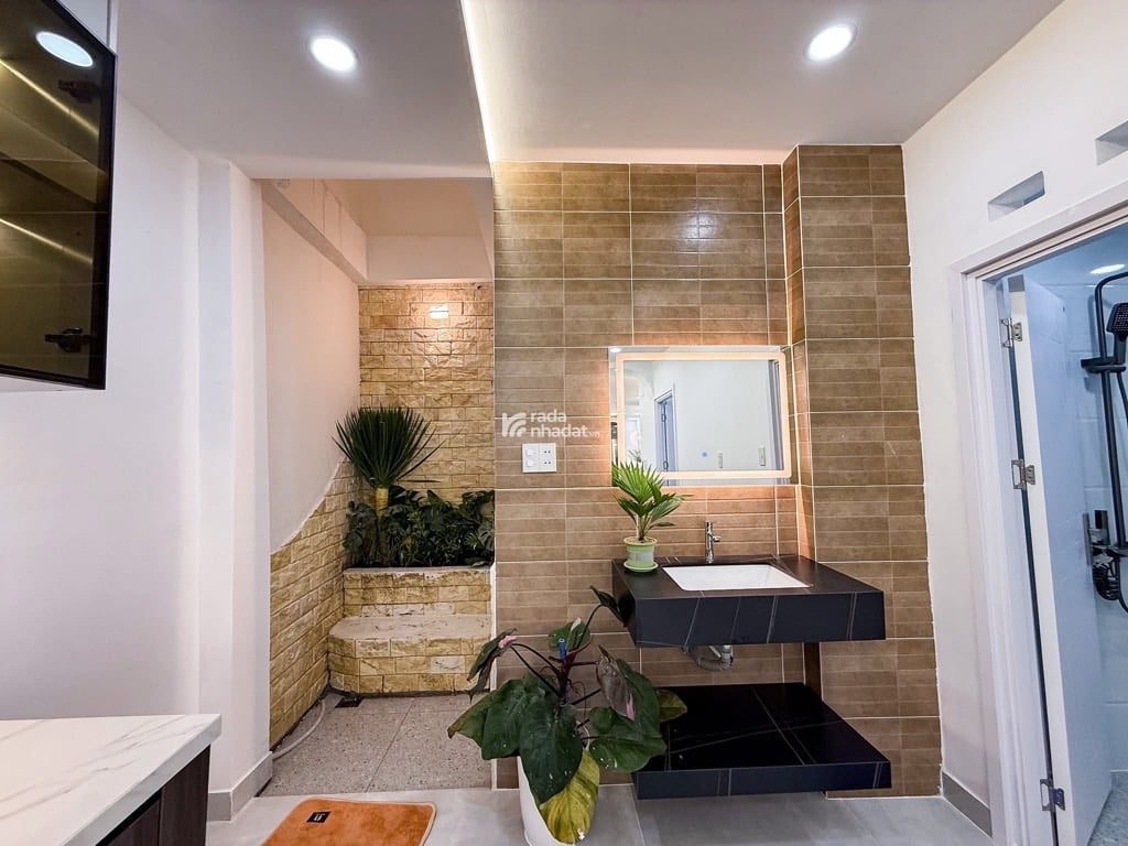 SÁT Q1. HẺM XE HƠI XÔ VIẾT NGHỆ TĨNH, BÌNH THẠNH, 63M2 MỚI Ở NGAY. GIẢM 350TR CHỈ 8.9T 