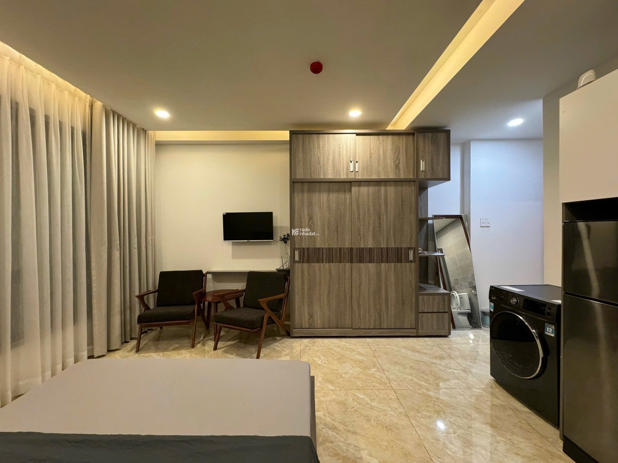 CHO THUÊ CĂN HỘ STUDIO CỬA SỔ LỚN MÁY GIẶT RIÊNG QUẬN 5