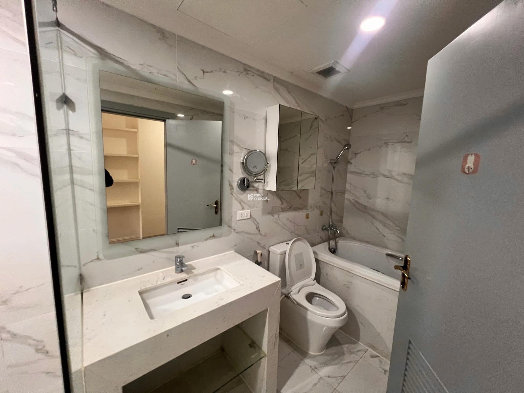 Cần bán gấp căn hộ chung cư Thủy Lợi 28A Lê Trọng Tấn, Hà Đông, DT 94m2, Lô góc, 2PN, 2VS